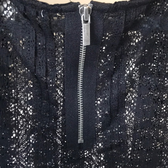 Loft black lace tshirt - Picture 4 of 4